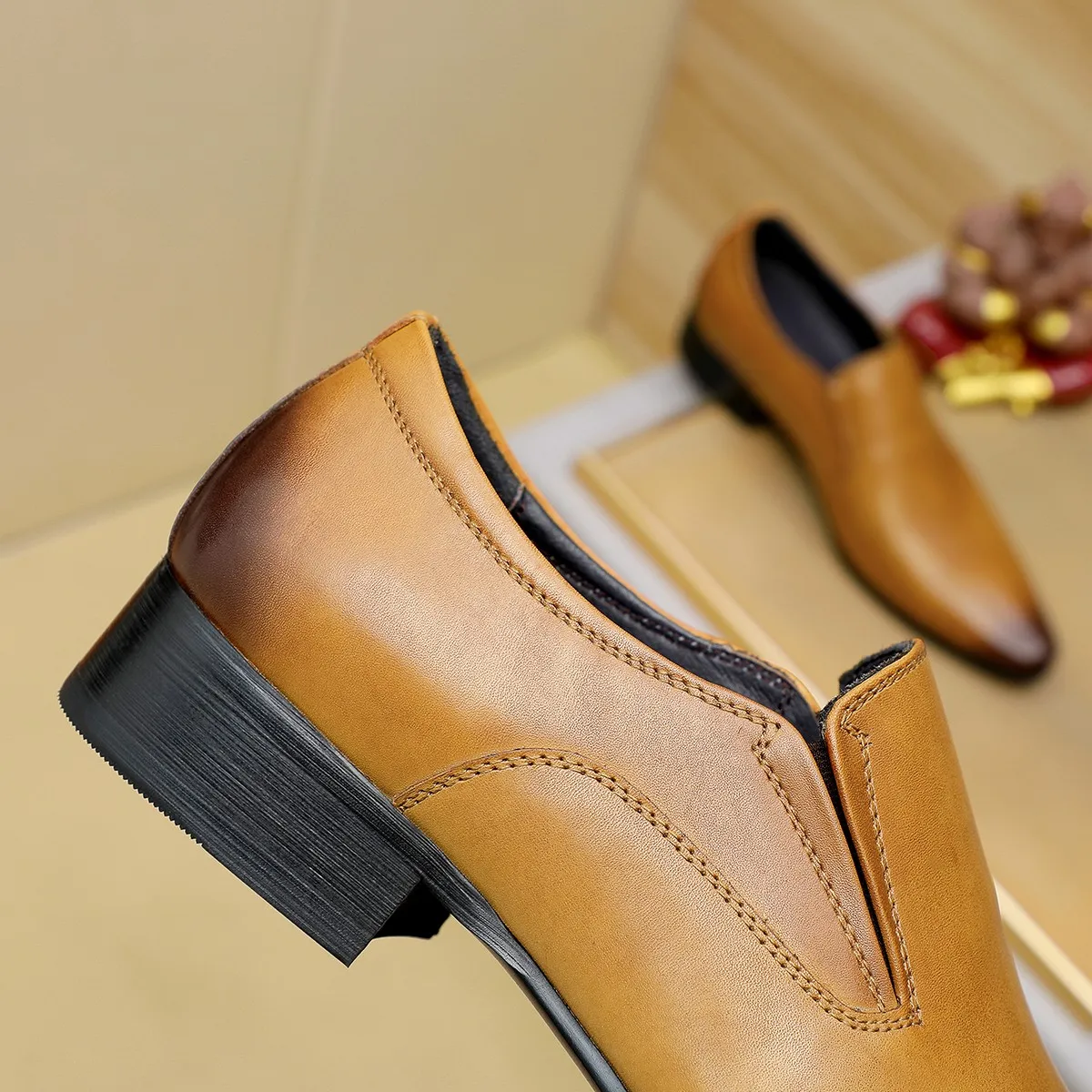 Men's shoes 💰540 💰 Louis Vuitton LV ® Autumn and Winter 🆕 models 🔛Full shoe counter First layer cowhide, 🐂Leather lined casual shoes for men, super soft outsole, essential for driving. Counter synchronization Original first layer cowhide Completely 1:1 mold customization 🌹Top version, 3 colors available! Number: 38-45 (37.46. Customized)